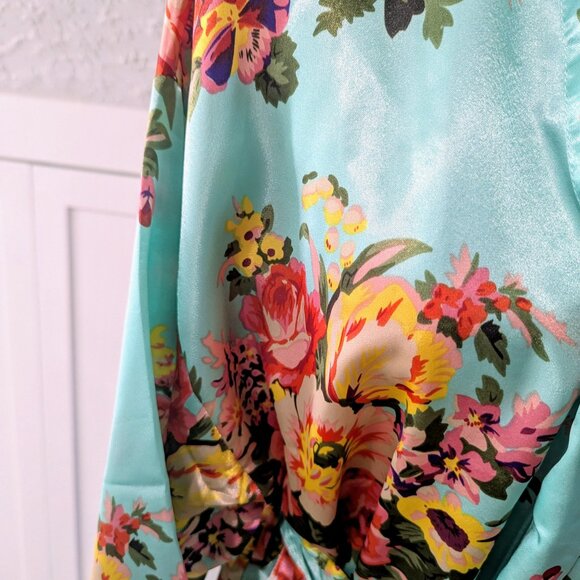 Silky Robe - Picture 3 of 4